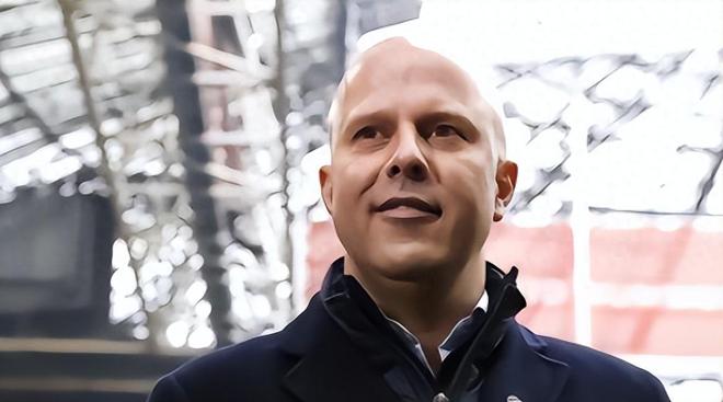 利用其铁桶 利用其铁桶