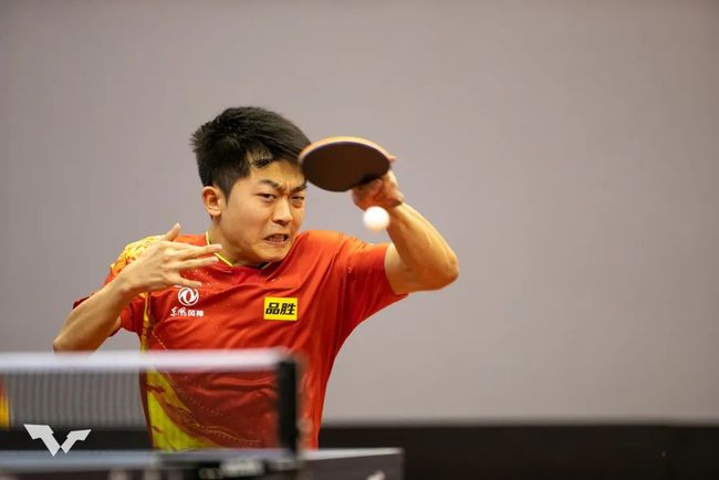 示出了他的 示出了他的