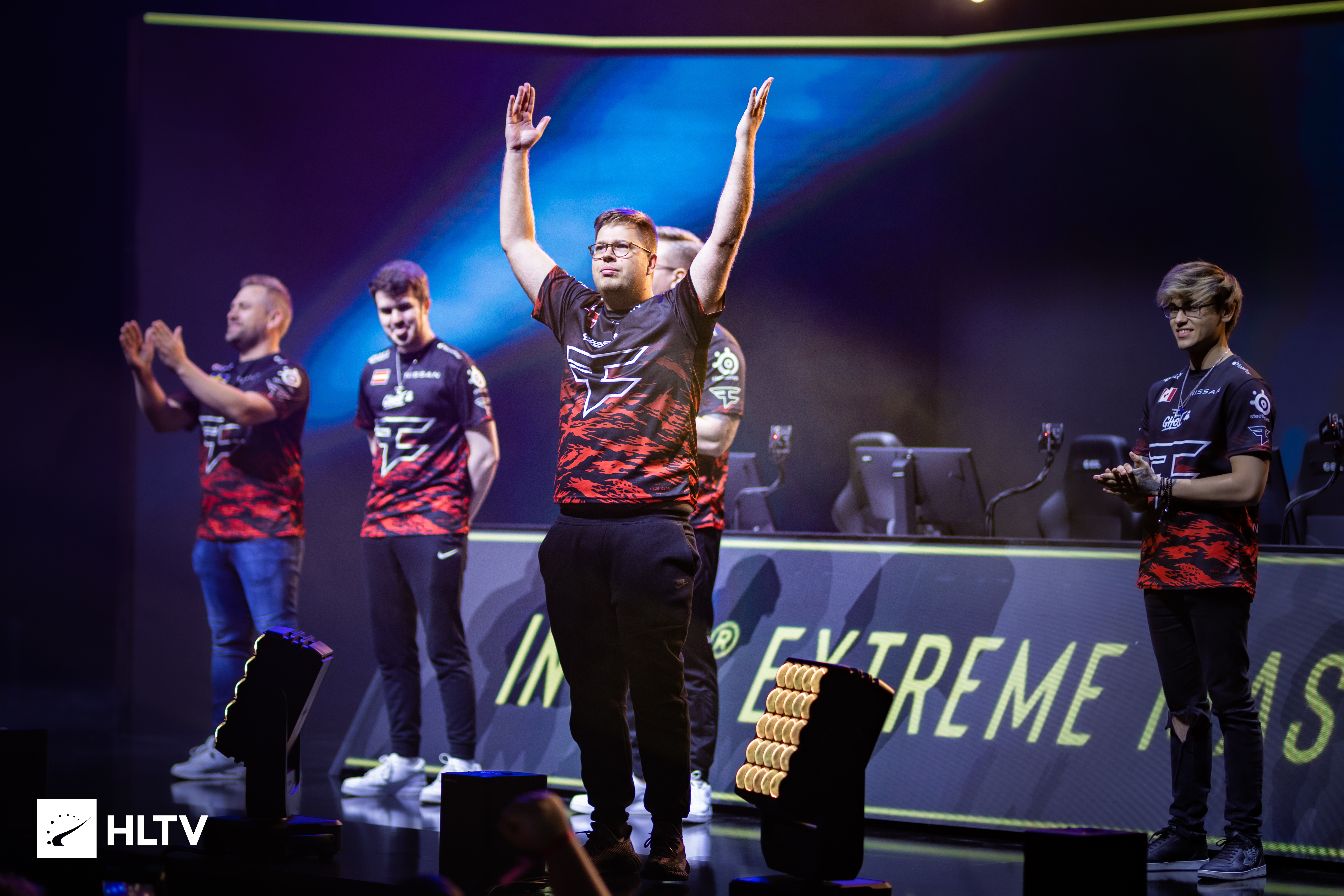 在情绪的拉 在情绪的拉